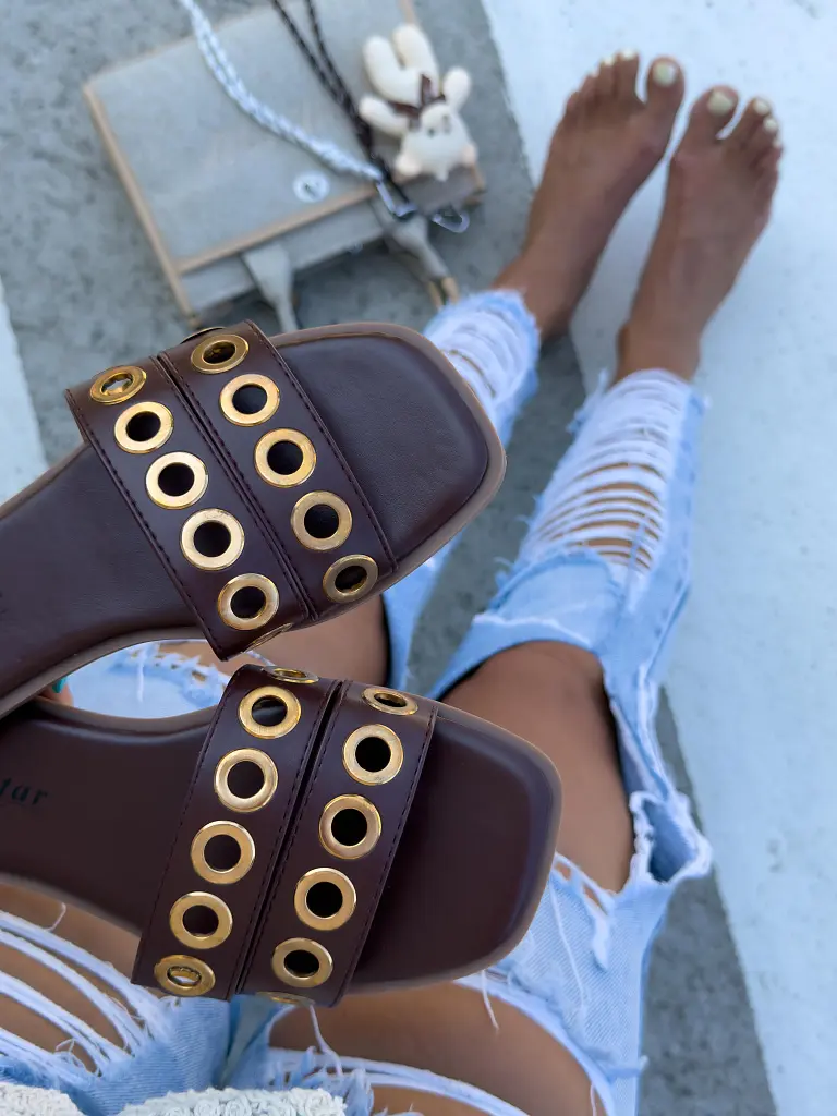 Női papucs arany színű dísszel JULIE - next