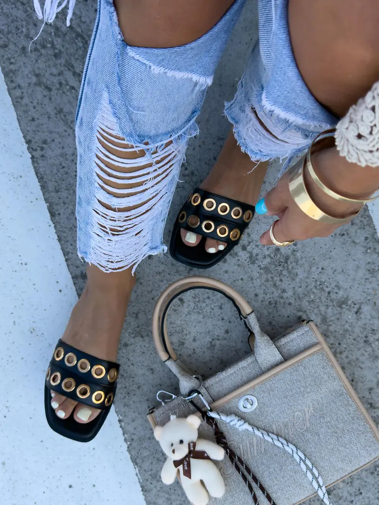 Női papucs arany színű dísszel JULIE - next