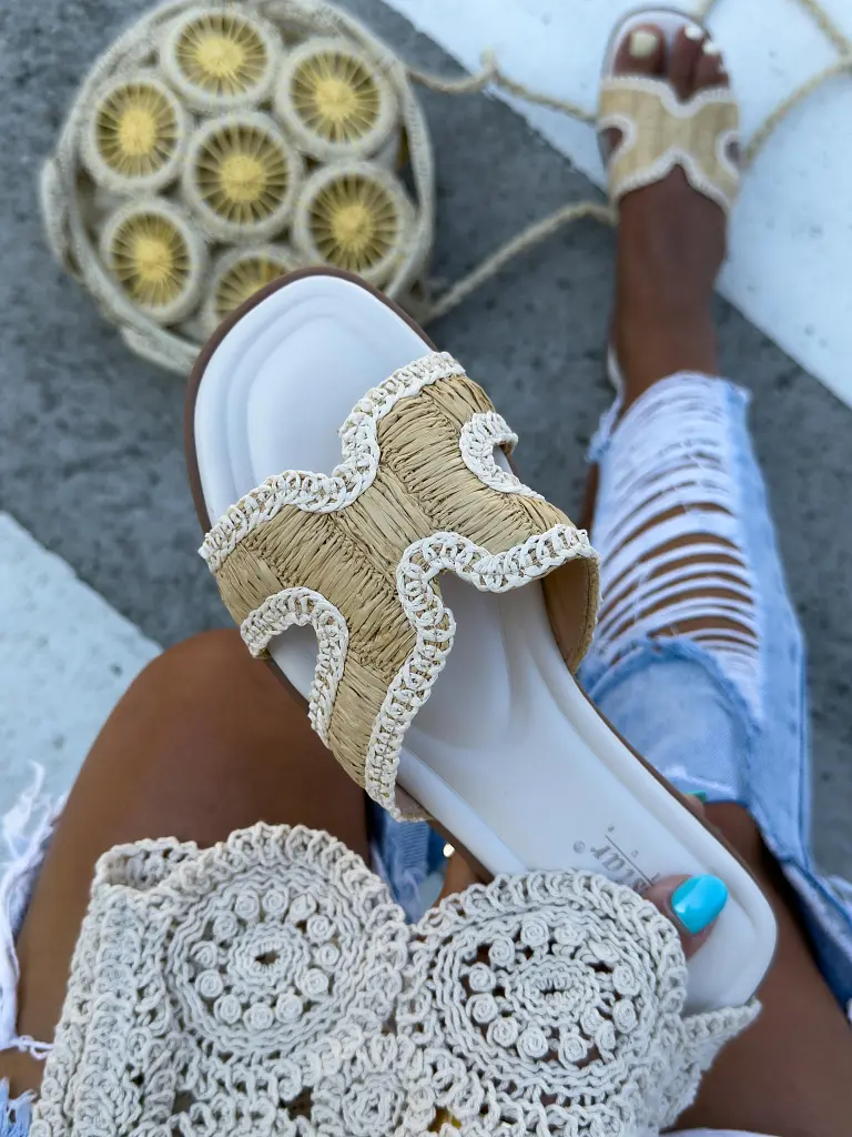 Bézs női papucs ATINA