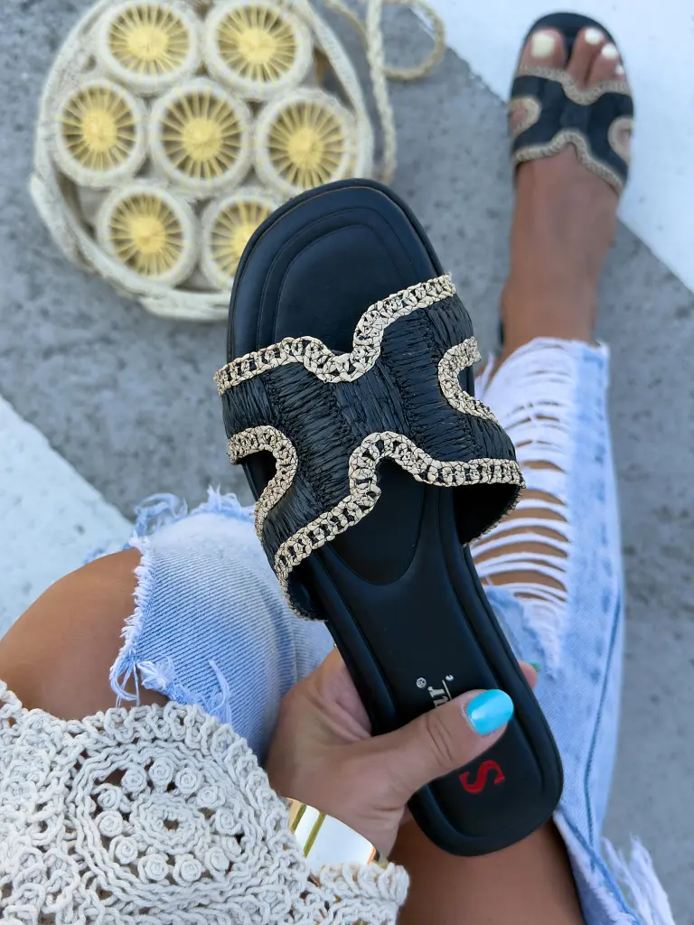 Fekete női papucs ATINA