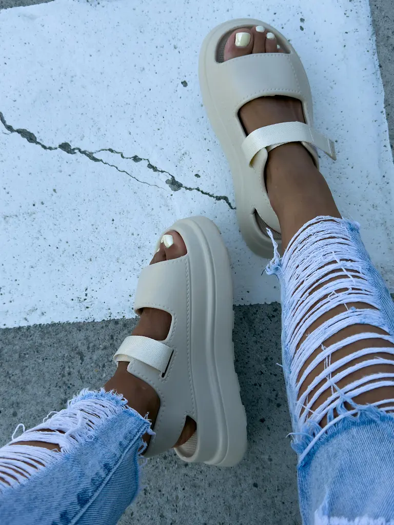 Pillekönnyű tépőzáras gumis szandál ZURI - next