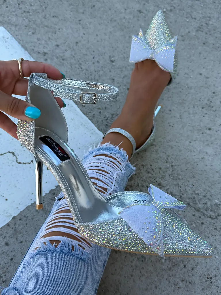 Kövecskékkel díszített masnis magassarkú LIBERTY