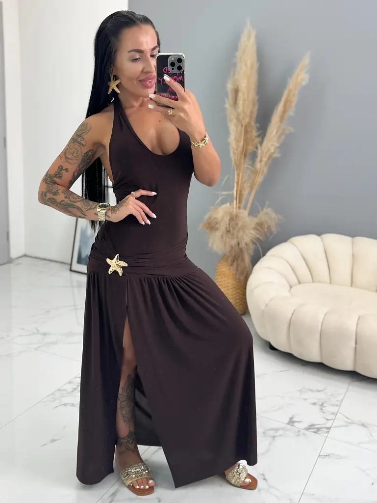 Felsliccelt megkötős barna hosszú ruha ANJALI