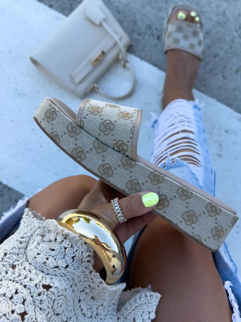 Platformos mintás női papucs TECA