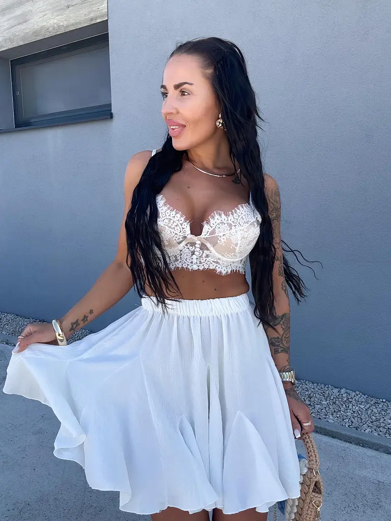 Gumis derekú fodros szoknya DELMA - next