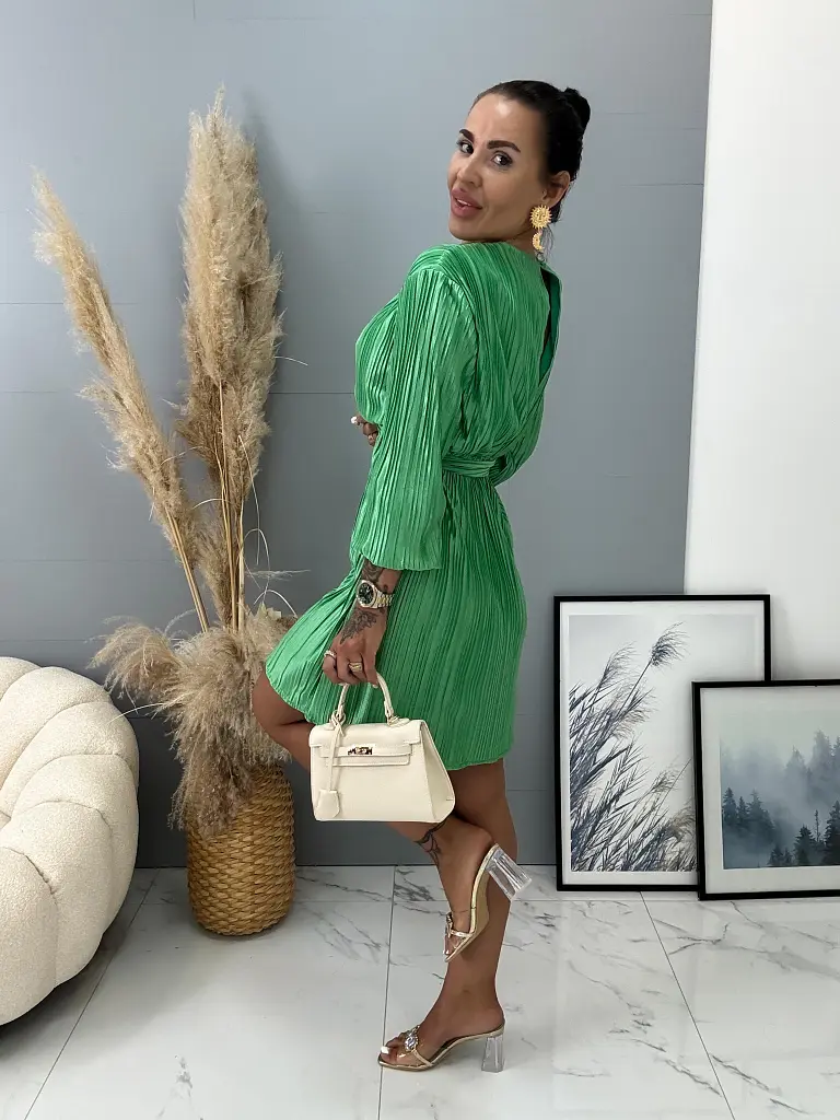 Plisszírozott öves ruha V-kivágással AMANDA - next