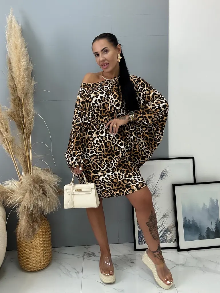 Denevér ujjú leo mintás miniruha 