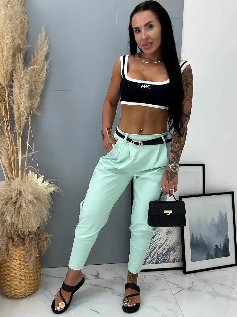 Gumis derekú sportosan elegáns nadrág övvel ROZI