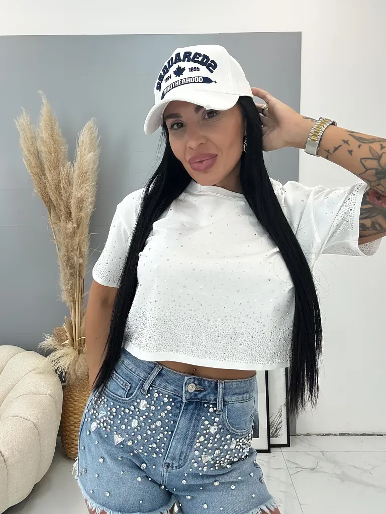 Fehér crop-top kövekkel BRACHA - next