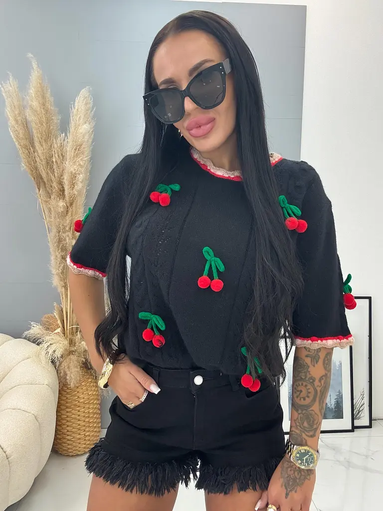 Rövidujjú pulóver cseresznyékkel LEANNA - next