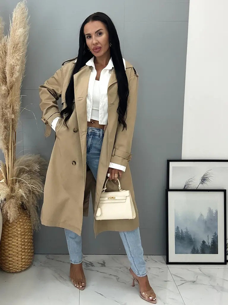 Barna trencskót fehér gallérral BERNA