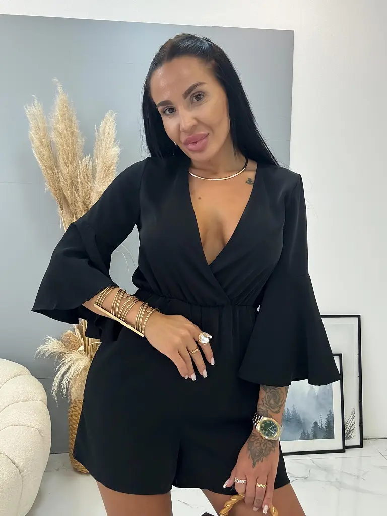 Overál mély kivágással FRANKIE