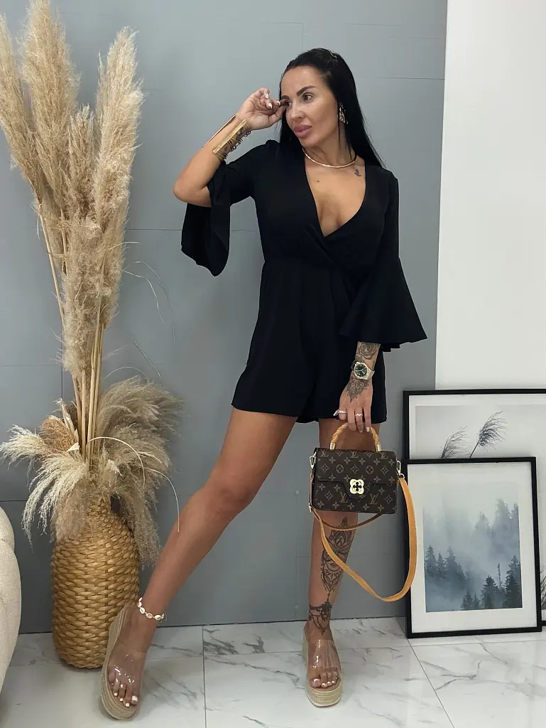 Overál mély kivágással FRANKIE - next