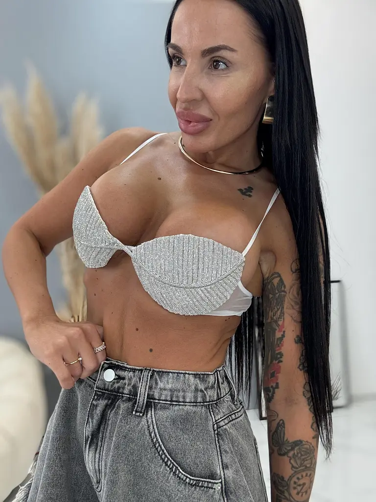 Kövekkel díszített bralet top ALANNA - next