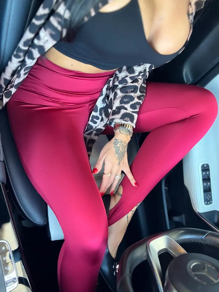 Magas derekú csillogó anyagú leggings STARS