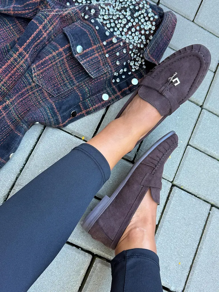 Mokaszín arany színű dísszel WRENA