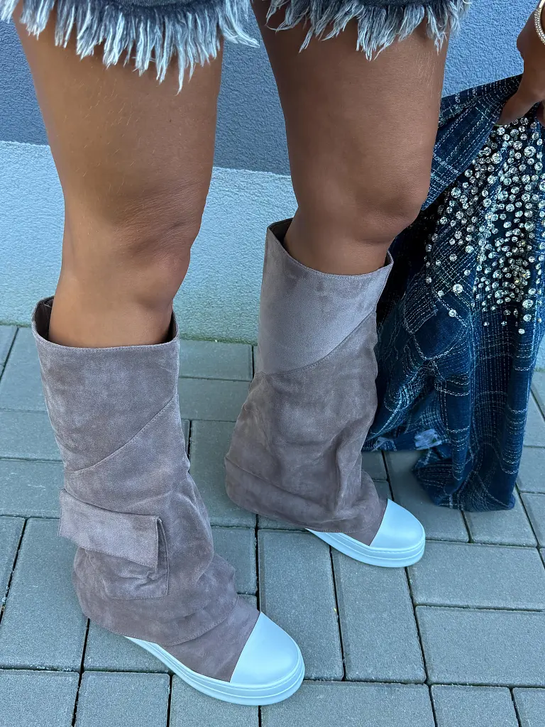 Exravagáns magasszárú csizma SHAYNA