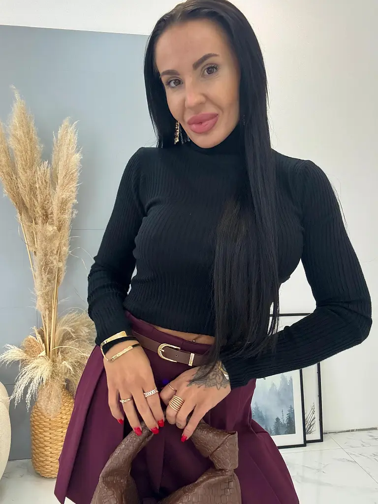 Bordázott anyagú garbós crop pulóver KEREN