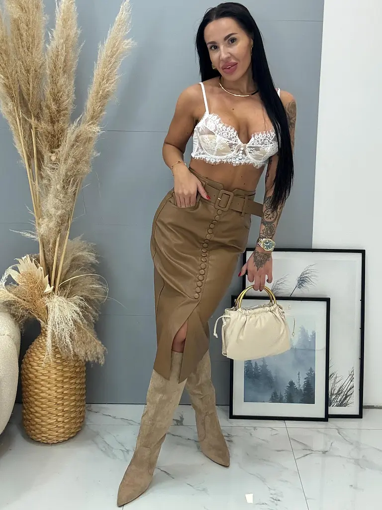 Műbőr szoknya övvel BELLA