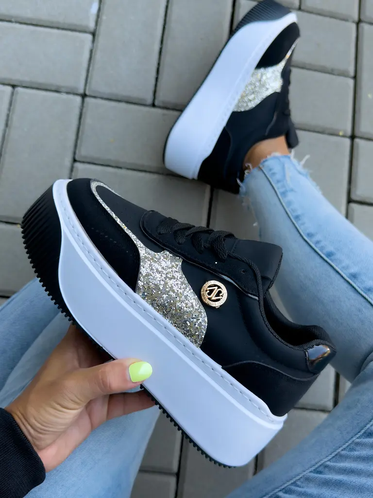 Platformos sportcipő arany színű díszekkel APRYLL - next