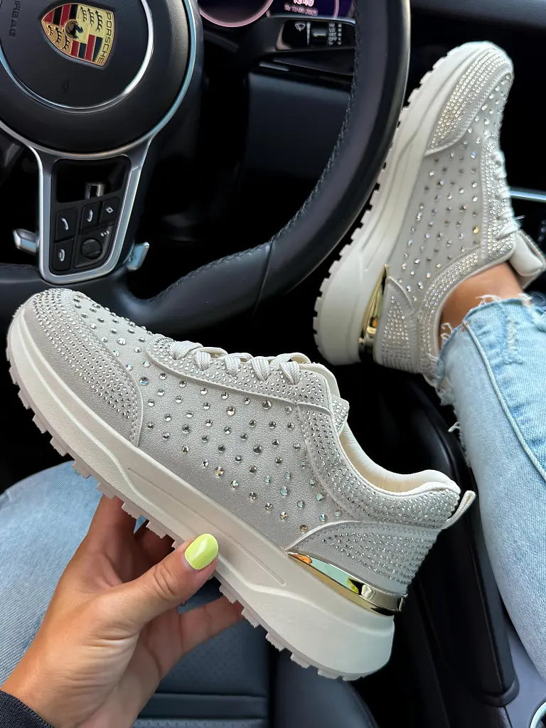 Kövekkel díszített platformos sportcipő MAISIE