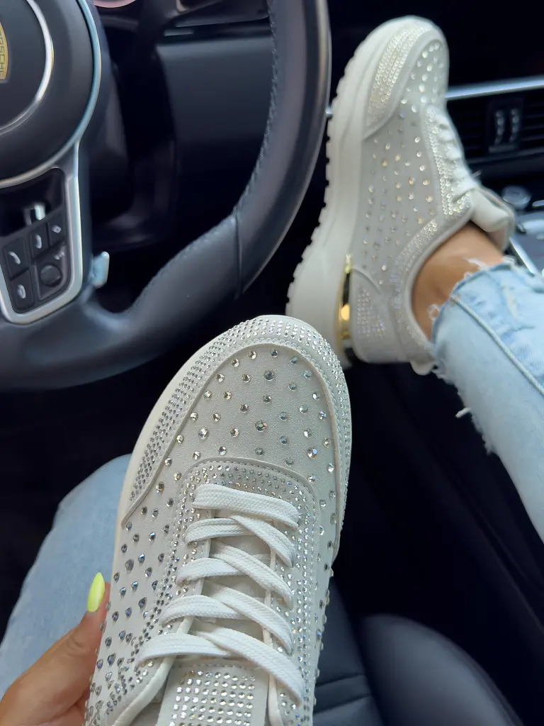 Kövekkel díszített platformos sportcipő MAISIE - next