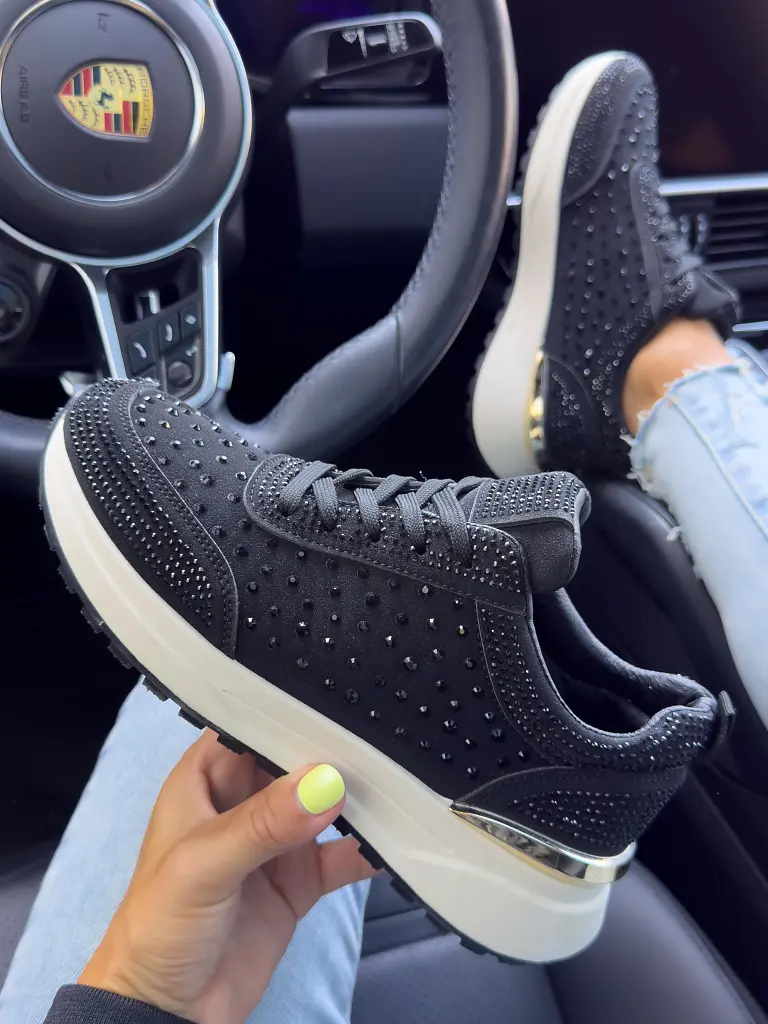 Kövekkel díszített platformos sportcipő MAISIE