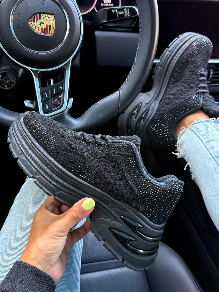 Kövekkel díszített platformos teddy sportcipő MARGOT - next