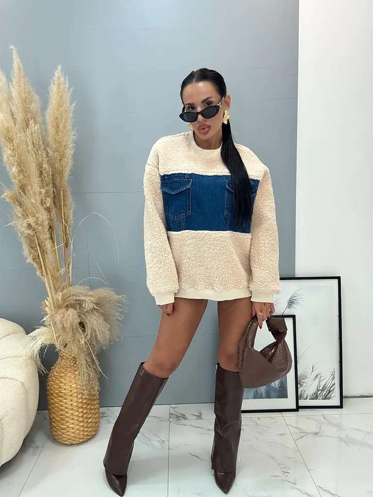 Teddy pulóver farmerrel kombinálva AMINA