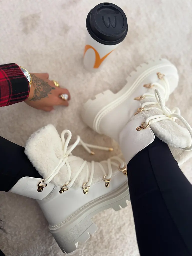 Fűzős bokacsizma ANAYA - next