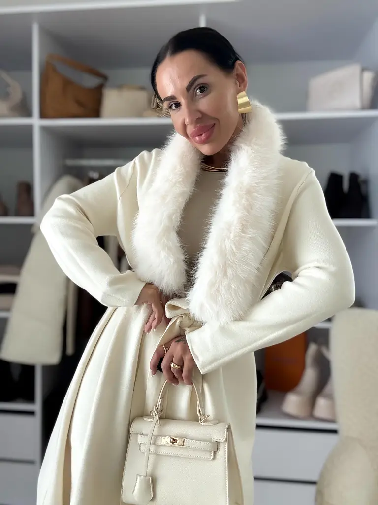 Bézs kardigán szőrmével és övvel FAYE