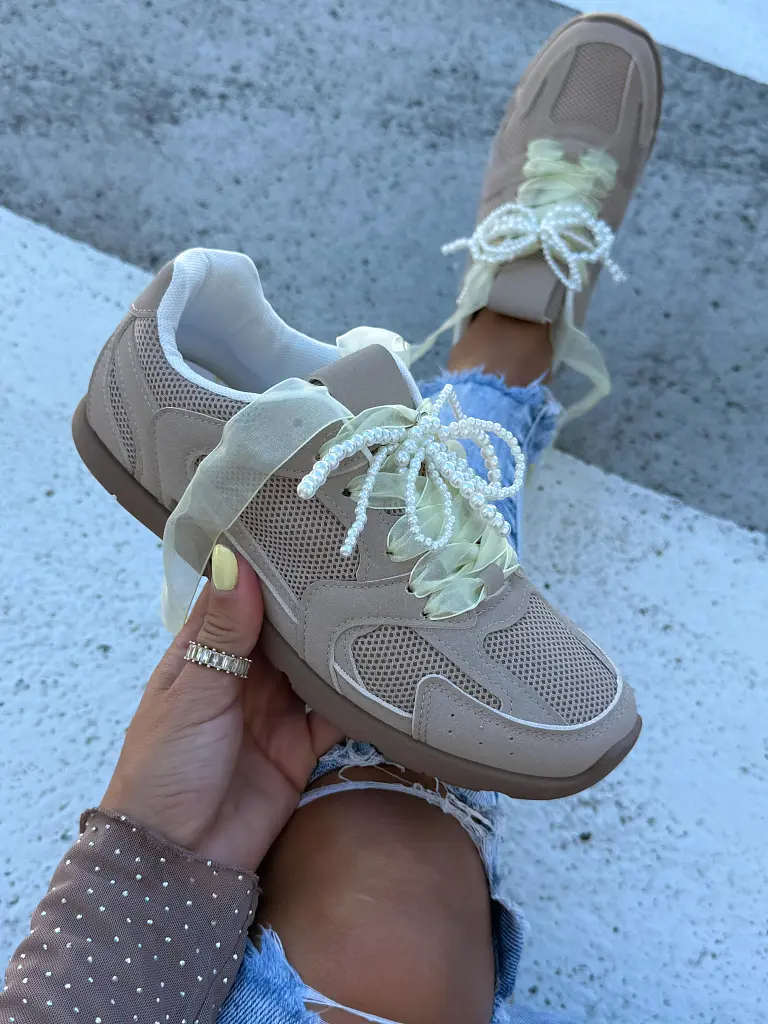 Gyöngyökkel díszített sportcipő COREY - next