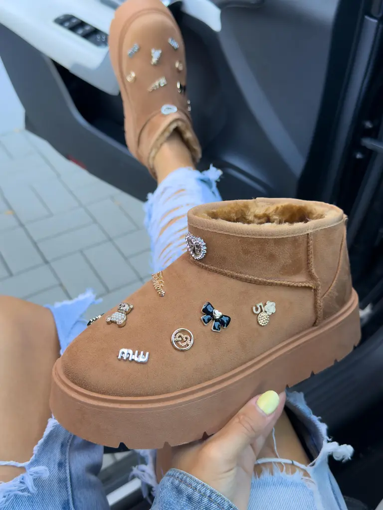 Női hócsizma ékszer díszekkel KALEB