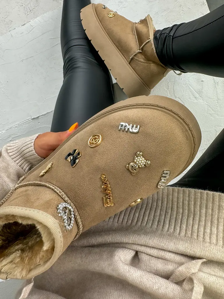 Női hócsizma ékszer díszekkel KALEB