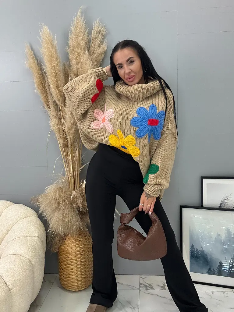 Virágokkal díszített elegáns garbó BERYLA - next