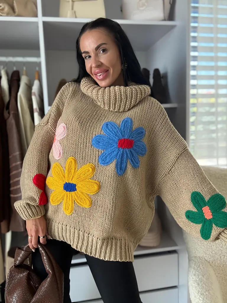 Virágokkal díszített elegáns garbó BERYLA