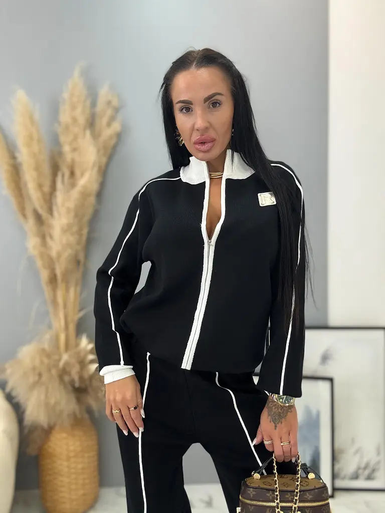 Cipzáras kötött együttes AMANI