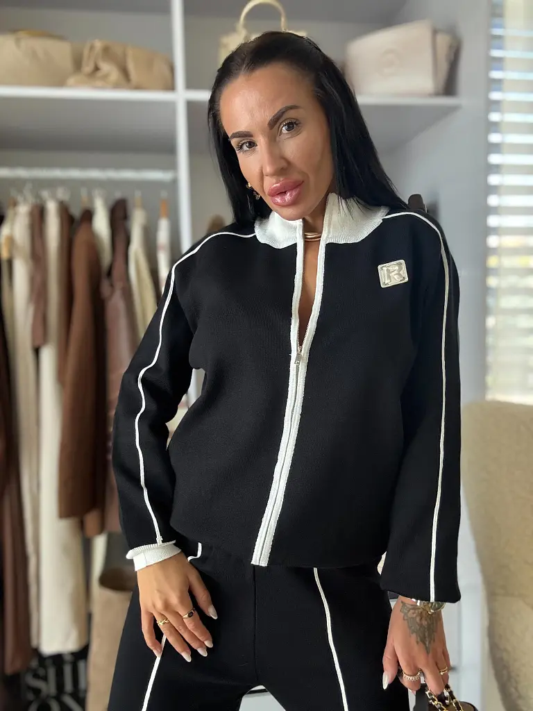 Cipzáras kötött együttes AMANI