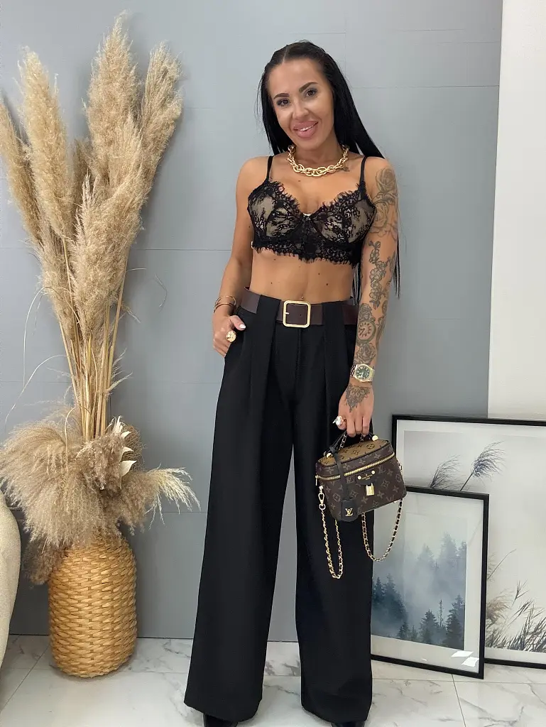 Fekete wide-leg nadrág övvel EVELYNE