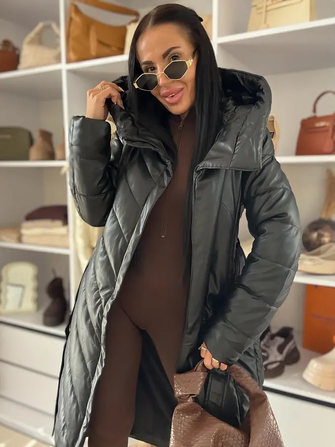 Hosszú műbőr kapucnis kabát övvel JAMEA