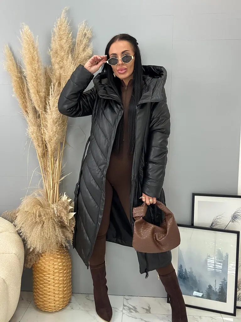 Hosszú műbőr kapucnis kabát övvel JAMEA