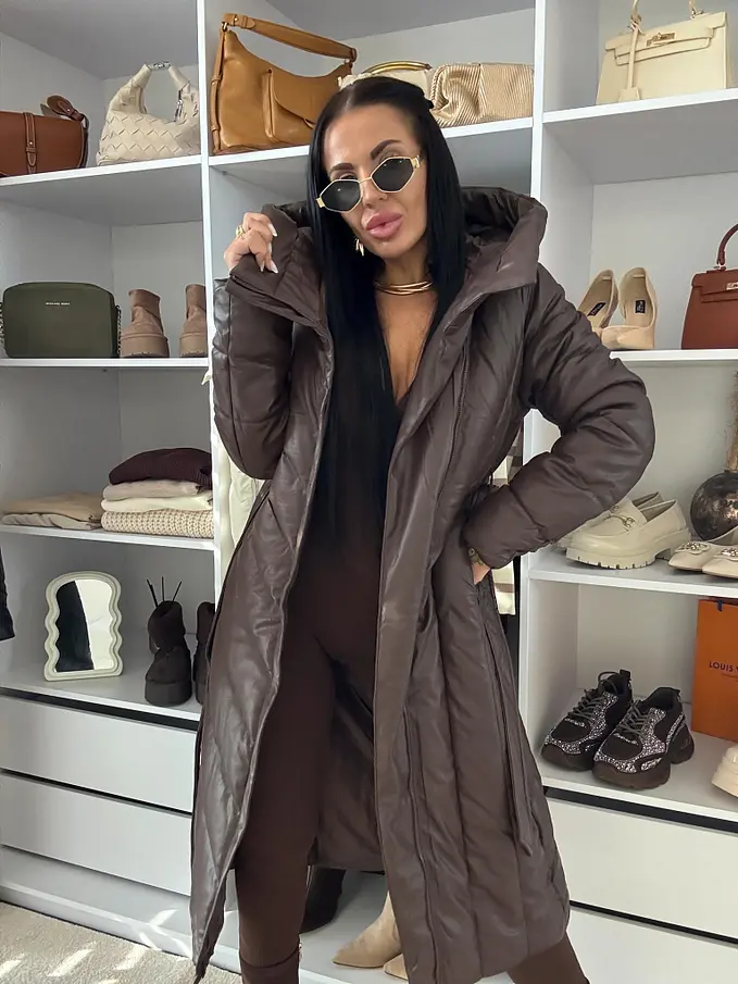 Hosszú műbőr kapucnis kabát övvel JAMEA