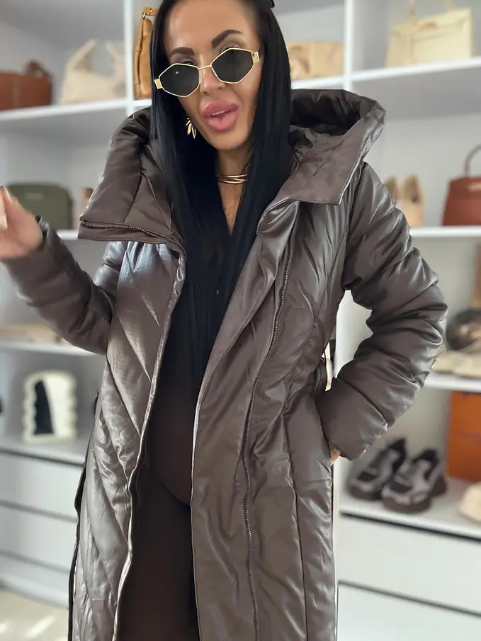 Hosszú műbőr kapucnis kabát övvel JAMEA