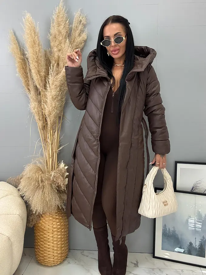 Hosszú műbőr kapucnis kabát övvel JAMEA