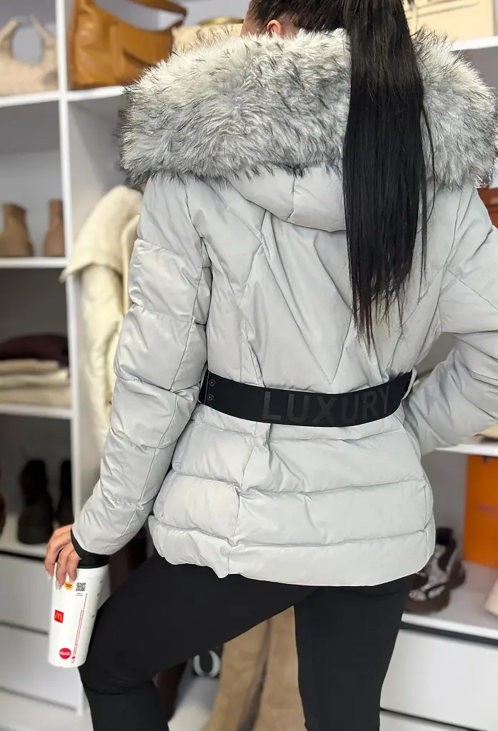 Szőrmés kapucnis kabát övvel MILLIE - next