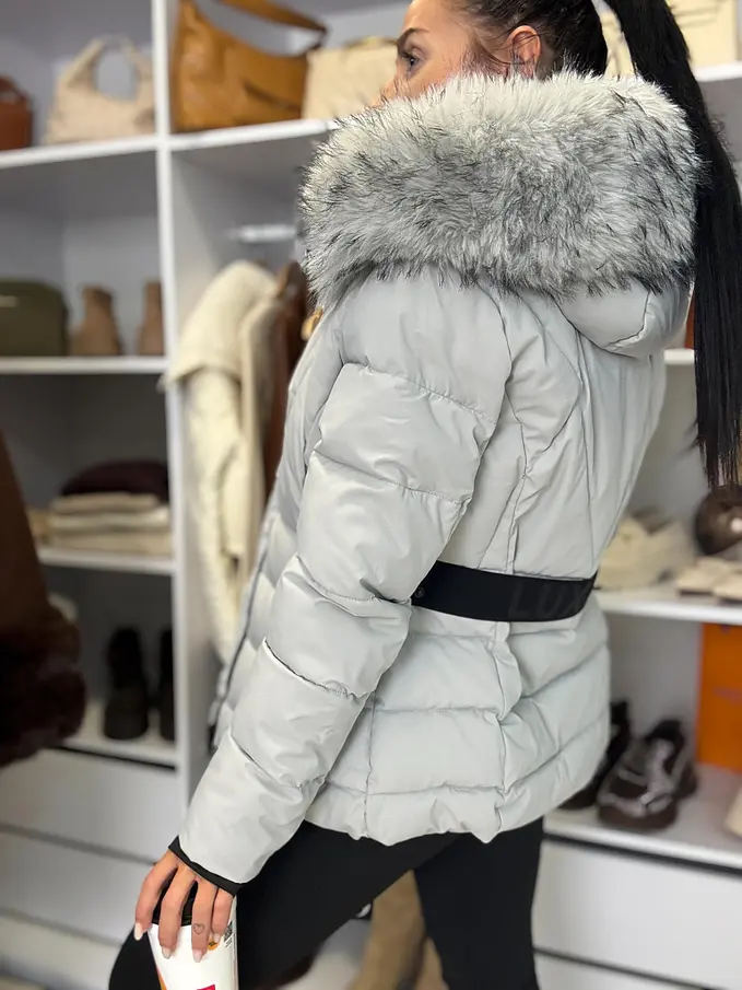 Szőrmés kapucnis kabát övvel MILLIE