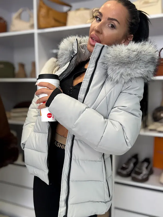 Szőrmés kapucnis kabát övvel MILLIE