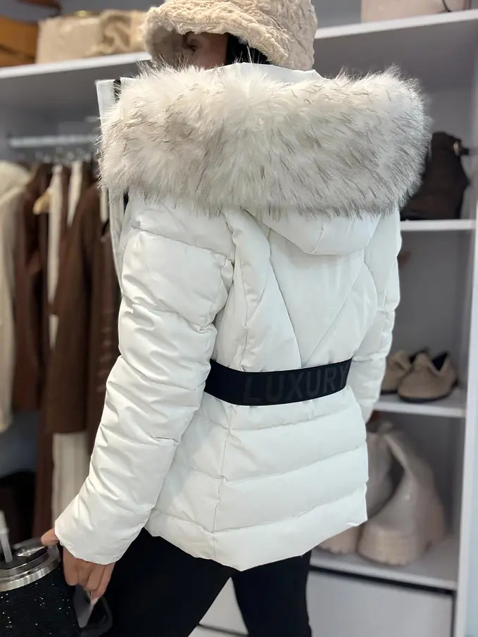 Szőrmés kapucnis kabát övvel MILLIE