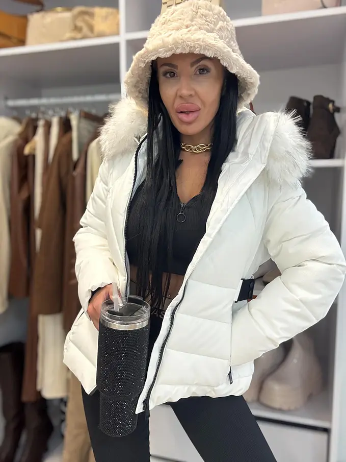 Szőrmés kapucnis kabát övvel MILLIE