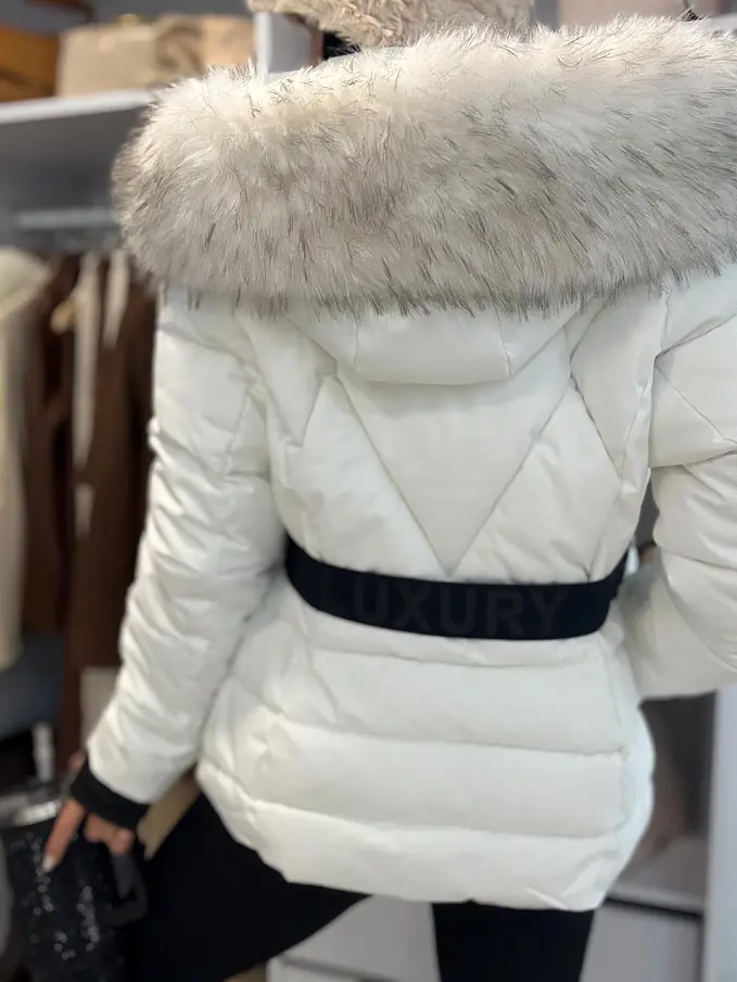 Szőrmés kapucnis kabát övvel MILLIE